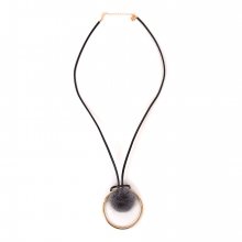 Doca černý náhrdelník s šedou bambulkou