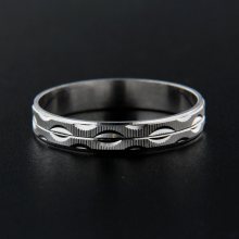 Stříbrný prsten 13833