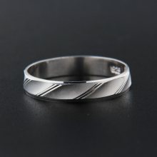Stříbrný prsten 13829