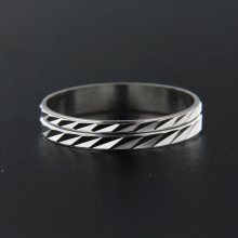 Stříbrný prsten 13840