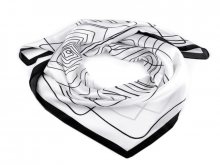 Saténový šátek s geometrickými vzory