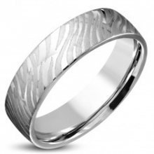 Lesklý ocelový prsten stříbrné barvy - matný motiv zebry, 6 mm K07.01