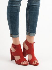 Moderní červené dámské  sandály na širokém podpatku