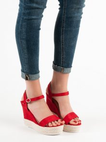 Zajímavé  sandály červené dámské na klínku