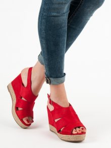 Komfortní dámské červené  sandály na klínku