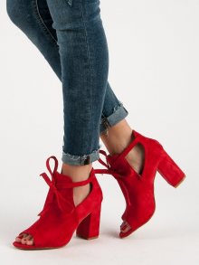 Moderní dámské červené  sandály na širokém podpatku