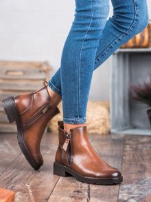 Klasické hnědé  kotníčkové boty dámské na plochém podpatku