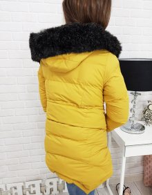 Dámská zimní prošívaná bunda s kapucí a bohatým kožíškem žlutá - M