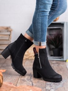 Zajímavé dámské  kotníčkové boty černé na širokém podpatku