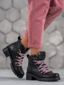 Trendy dámské černé  kotníčkové boty na širokém podpatku