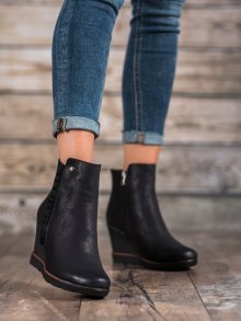 Trendy  kotníčkové boty černé dámské na klínku