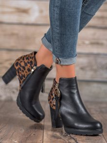 Krásné dámské  kotníčkové boty černé na širokém podpatku