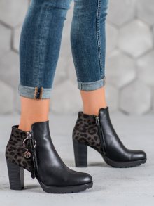 Designové  kotníčkové boty dámské černé na širokém podpatku