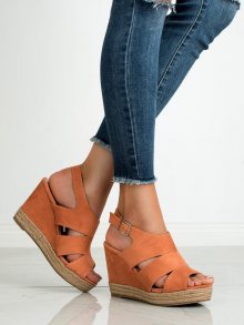 Pěkné dámské oranžové  sandály na klínku
