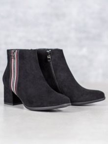 Zajímavé dámské černé  kotníčkové boty na širokém podpatku