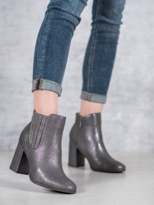 Moderní dámské šedo-stříbrné  kotníčkové boty na širokém podpatku