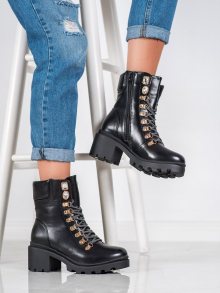 Moderní černé dámské  kotníčkové boty na širokém podpatku