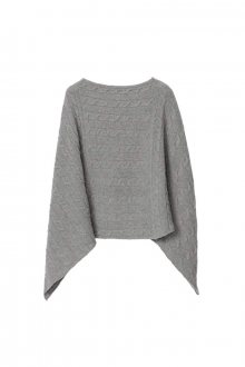 O3. LAMBSWOOL CABLE PONCHO
