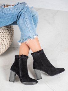Výborné černé  kotníčkové boty dámské na širokém podpatku