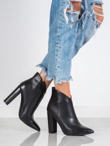 Pohodlné černé  kotníčkové boty dámské na širokém podpatku