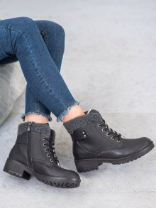 Komfortní černé dámské  kotníčkové boty na širokém podpatku