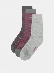 Sada tří párů dámských ponožek v šedé a růžové barvě a v dárkové krabičce Calvin Klein Jeans