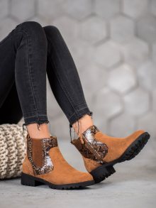 Krásné dámské černé  kotníčkové boty na plochém podpatku
