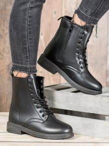 Moderní černé  kotníčkové boty dámské na plochém podpatku