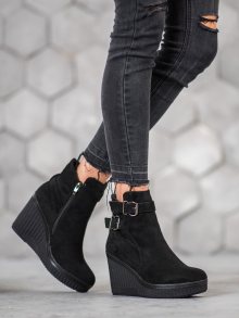 Luxusní černé  kotníčkové boty dámské na klínku