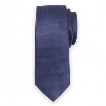 Úzká kravata tmavě modré barvy s jemným vzorem 11122