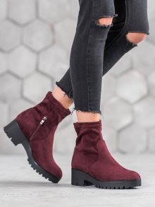Moderní dámské červené  kotníčkové boty na širokém podpatku