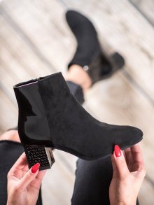 Pohodlné dámské  kotníčkové boty černé na širokém podpatku