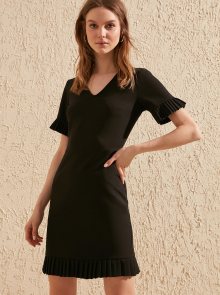 Černé šaty Trendyol