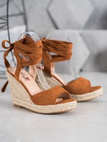 Pohodlné hnědé  sandály dámské na klínku