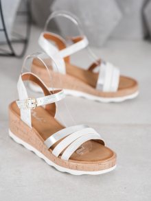 Pohodlné  sandály dámské bílé na klínku
