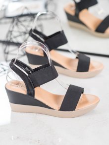 Designové černé dámské  sandály na klínku