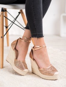 Výborné dámské zlaté  lodičky na klínku