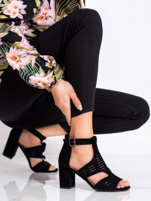 Zajímavé černé dámské  sandály na širokém podpatku