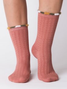Hnědé teplé ponožky s dekorativní vazbou a prachovým peřím 38-42