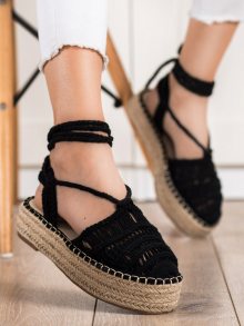Praktické  sandály dámské černé bez podpatku