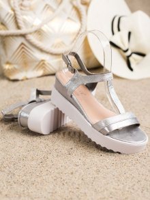 Praktické šedo-stříbrné  sandály dámské na klínku