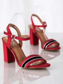 Originální červené dámské  sandály na širokém podpatku