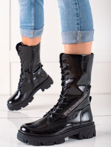 Praktické černé  kotníčkové boty dámské na plochém podpatku