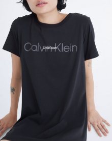 Dámské tričkové šaty Calvin Klein QS6896E | černá | XS