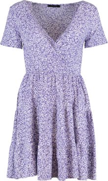 Trendyol Letní šaty světle fialová / bílá