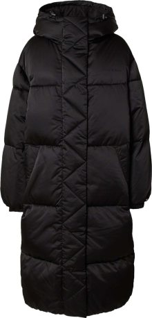 Zimní kabát Tommy Jeans černá