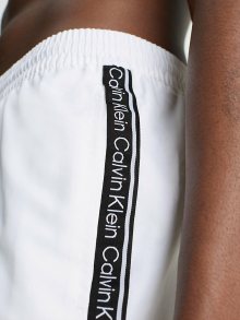 Pánské plavky Medium Drawstring Swim Shorts Logo Tape KM0KM00741YCD bílá - Calvin Klein S