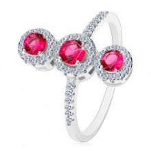 Stříbrný prsten 925, tři tmavě růžové zirkony s čirým lemem K05.12